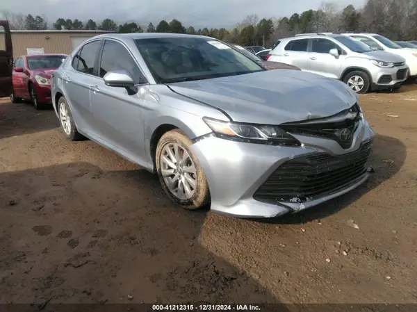4T1B11HK0JU039761 2018 TOYOTA CAMRY - Image 1