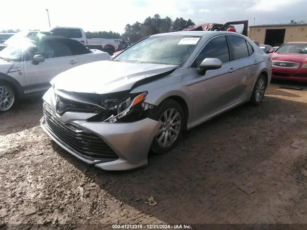 4T1B11HK0JU039761 2018 TOYOTA CAMRY - Image 2