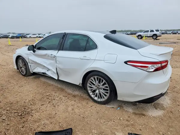 4T1B11HK0JU039971 2018 TOYOTA CAMRY - Image 2