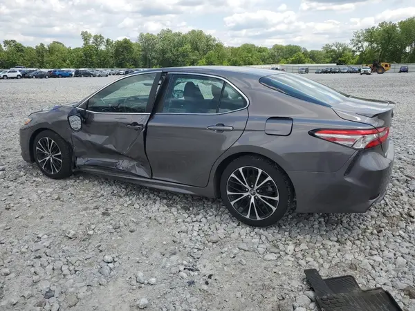 4T1B11HK0JU040067 2018 TOYOTA CAMRY - Image 2