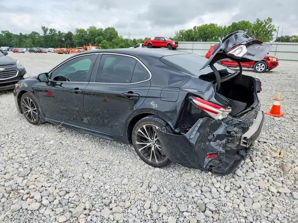 4T1B11HK0JU040621 2018 TOYOTA CAMRY - Image 2