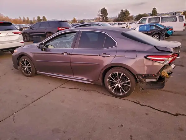 4T1B11HK0JU040988 2018 TOYOTA CAMRY - Image 2