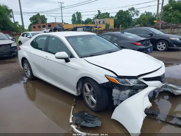 4T1B11HK0JU040991 2018 TOYOTA CAMRY - Image 1
