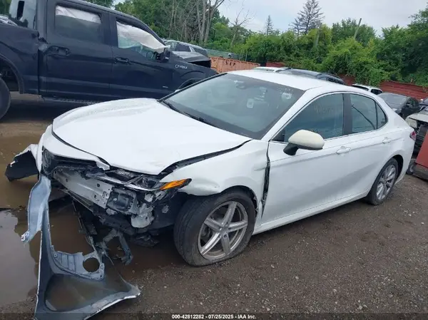 4T1B11HK0JU040991 2018 TOYOTA CAMRY - Image 2