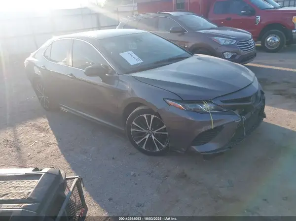 4T1B11HK0JU041350 2018 TOYOTA CAMRY - Image 1