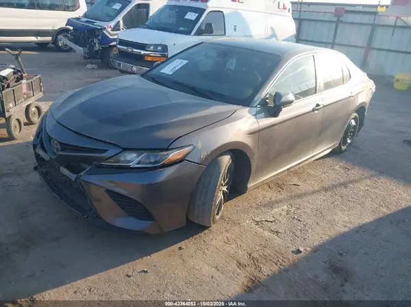 4T1B11HK0JU041350 2018 TOYOTA CAMRY - Image 2
