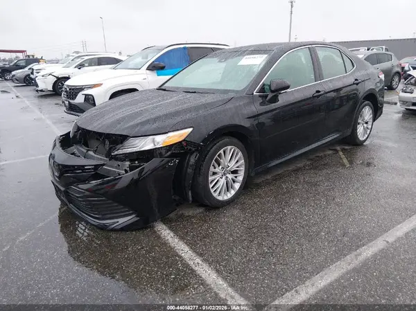 4T1B11HK0JU043034 2018 TOYOTA CAMRY - Image 2