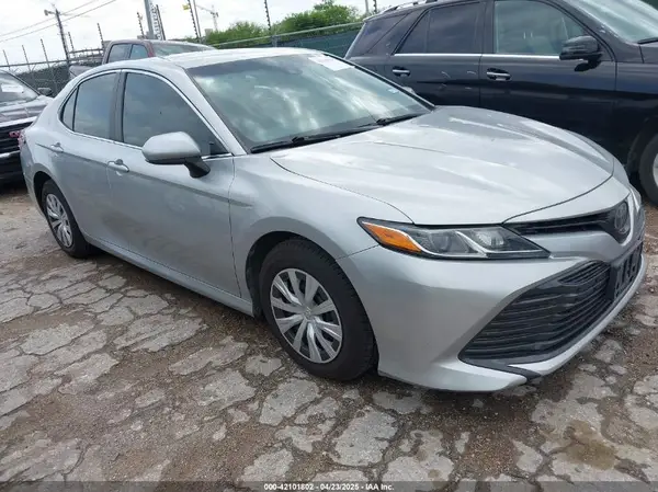 4T1B11HK0JU043244 2018 TOYOTA CAMRY - Image 1