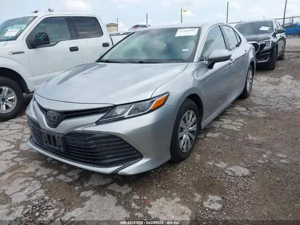 4T1B11HK0JU043244 2018 TOYOTA CAMRY - Image 2