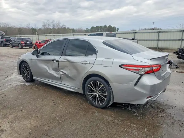 4T1B11HK0JU043681 2018 TOYOTA CAMRY - Image 2