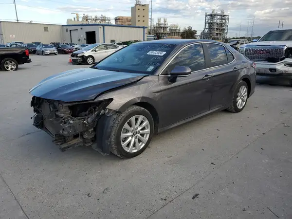 4T1B11HK0JU044457 2018 TOYOTA CAMRY - Image 1