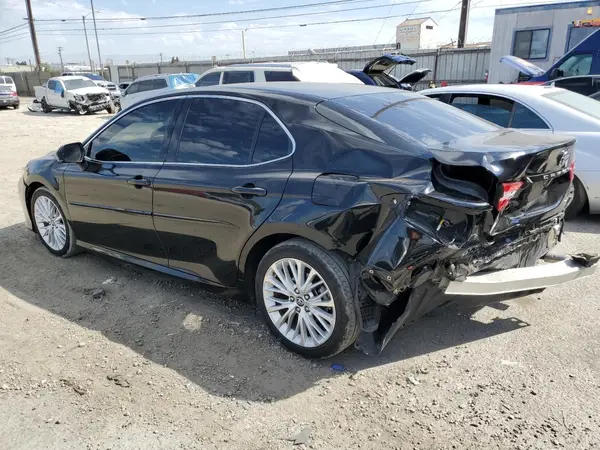 4T1B11HK0JU044698 2018 TOYOTA CAMRY - Image 2