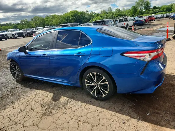 4T1B11HK0JU044720 2018 TOYOTA CAMRY - Image 2