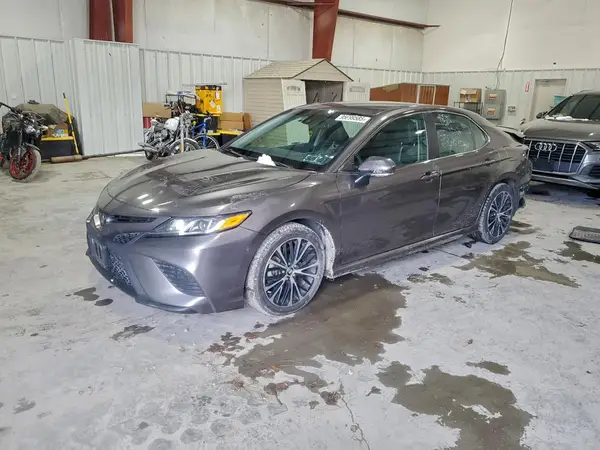 4T1B11HK0JU046130 2018 TOYOTA CAMRY - Image 1