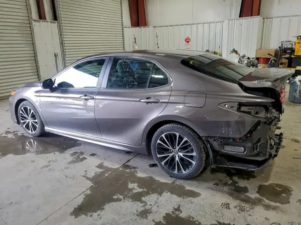 4T1B11HK0JU046130 2018 TOYOTA CAMRY - Image 2