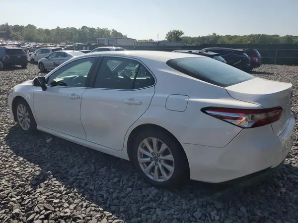 4T1B11HK0JU046418 2018 TOYOTA CAMRY - Image 2