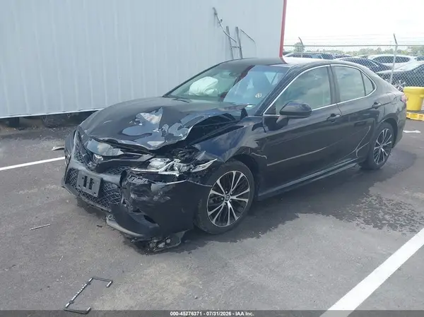 4T1B11HK0JU048167 2018 TOYOTA CAMRY - Image 2