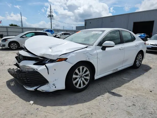 4T1B11HK0JU048928 2018 TOYOTA CAMRY - Image 1