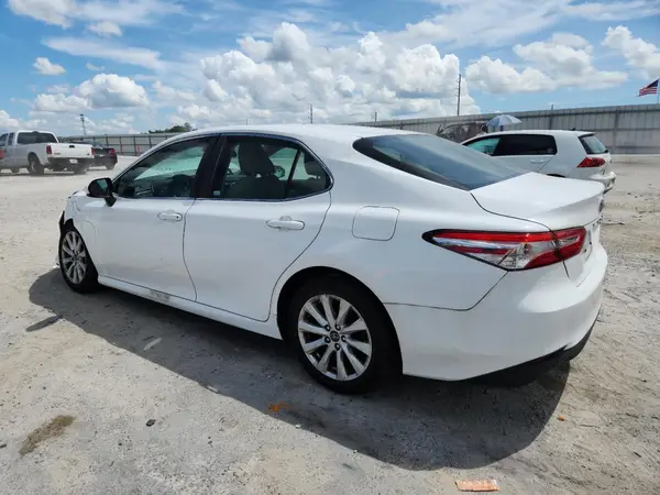 4T1B11HK0JU048928 2018 TOYOTA CAMRY - Image 2