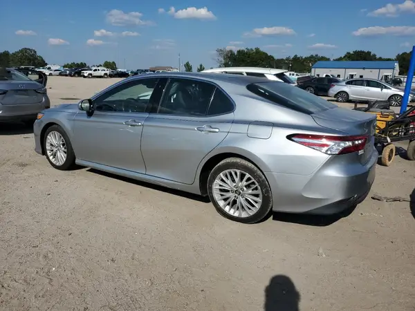 4T1B11HK0JU049027 2018 TOYOTA CAMRY - Image 2