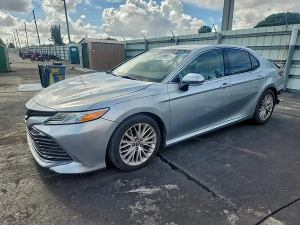 4T1B11HK0JU049559 2018 TOYOTA CAMRY - Image 1
