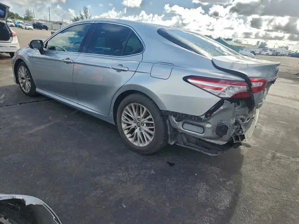 4T1B11HK0JU049559 2018 TOYOTA CAMRY - Image 2