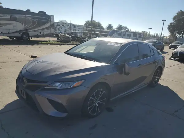 4T1B11HK0JU049593 2018 TOYOTA CAMRY - Image 1