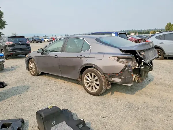 4T1B11HK0JU049660 2018 TOYOTA CAMRY - Image 2