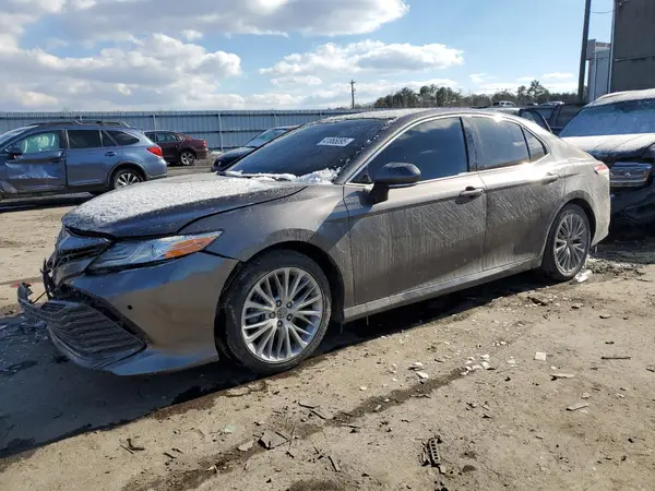 4T1B11HK0JU049870 2018 TOYOTA CAMRY - Image 1