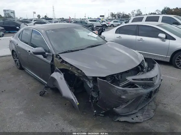 4T1B11HK0JU051313 2018 TOYOTA CAMRY - Image 1
