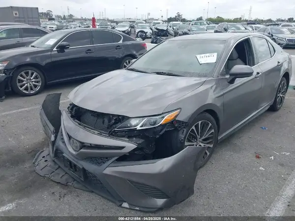 4T1B11HK0JU051313 2018 TOYOTA CAMRY - Image 2
