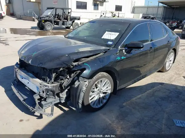 4T1B11HK0JU051487 2018 TOYOTA CAMRY - Image 2