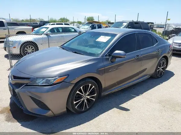 4T1B11HK0JU052140 2018 TOYOTA CAMRY - Image 2