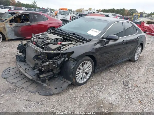 4T1B11HK0JU052297 2018 TOYOTA CAMRY - Image 2