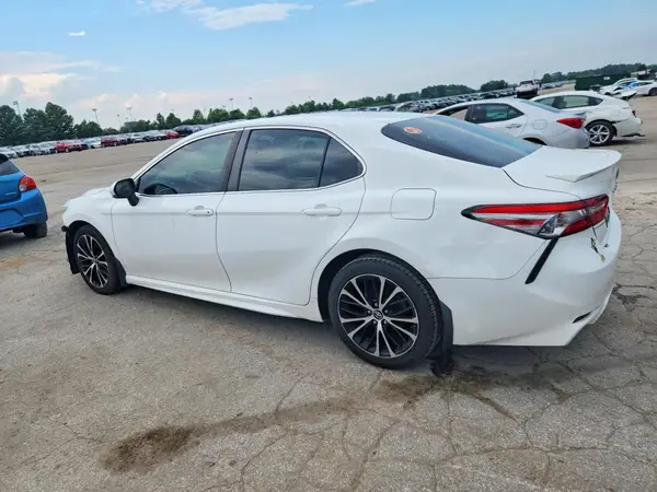 4T1B11HK0JU052414 2018 TOYOTA CAMRY - Image 2