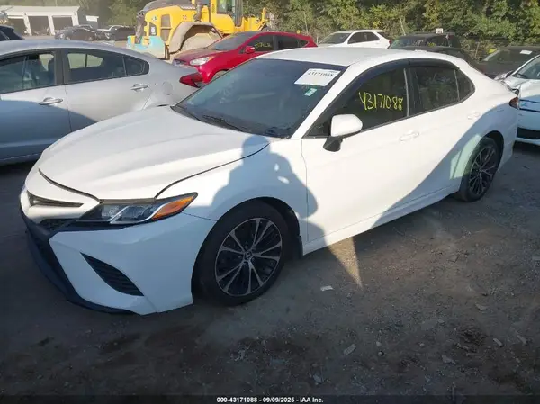 4T1B11HK0JU052705 2018 TOYOTA CAMRY - Image 2