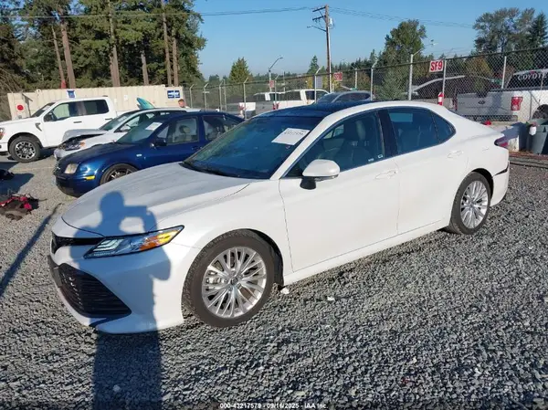 4T1B11HK0JU053904 2018 TOYOTA CAMRY - Image 2