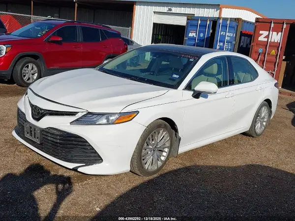 4T1B11HK0JU054518 2018 TOYOTA CAMRY - Image 2