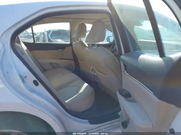 4T1B11HK0JU054518 2018 TOYOTA CAMRY - Image 8