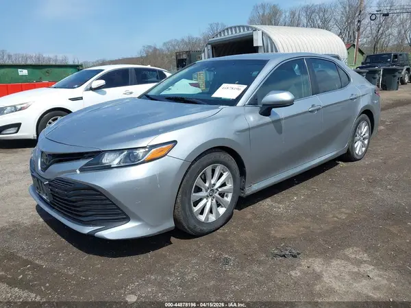 4T1B11HK0JU054759 2018 TOYOTA CAMRY - Image 2