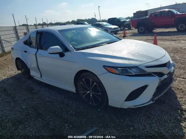 4T1B11HK0JU054874 2018 TOYOTA CAMRY - Image 1