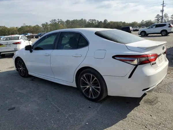 4T1B11HK0JU058942 2018 TOYOTA CAMRY - Image 2