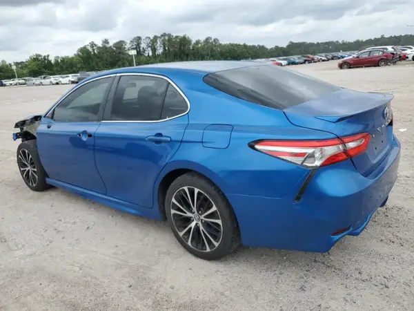 4T1B11HK0JU059010 2018 TOYOTA CAMRY - Image 2