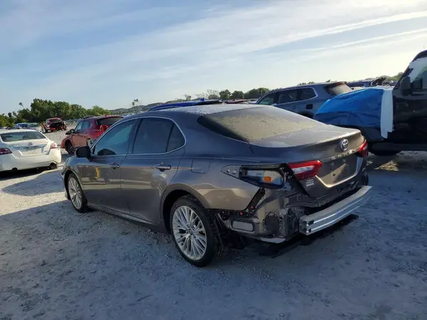 4T1B11HK0JU059251 2018 TOYOTA CAMRY - Image 2