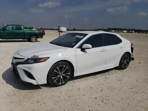 4T1B11HK0JU059458 2018 TOYOTA CAMRY - Image 1