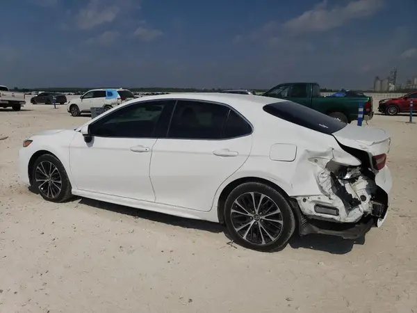 4T1B11HK0JU059458 2018 TOYOTA CAMRY - Image 2
