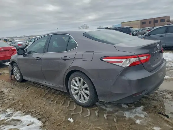 4T1B11HK0JU060531 2018 TOYOTA CAMRY - Image 2