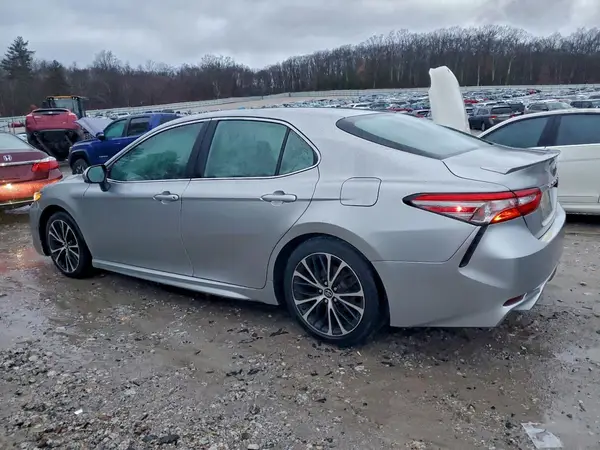 4T1B11HK0JU061789 2018 TOYOTA CAMRY - Image 2
