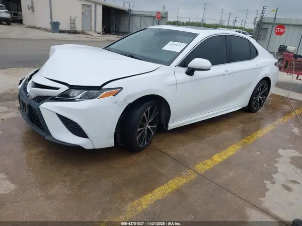 4T1B11HK0JU062845 2018 TOYOTA CAMRY - Image 2
