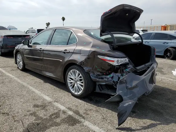 4T1B11HK0JU063400 2018 TOYOTA CAMRY - Image 2